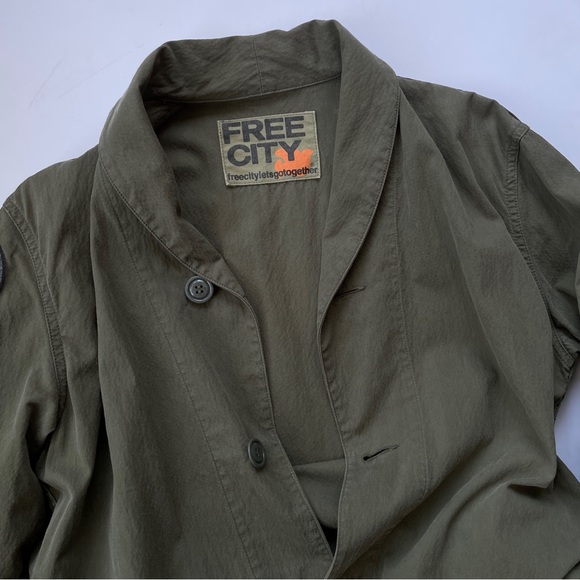 Free City Trench Coat - Unisex - Picture 5 of 7